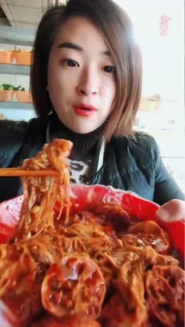 爆料金针菇吃货视频,揭秘吃货眼中的美味瞬间 第3张 爆料金针菇吃货视频,揭秘吃货眼中的美味瞬间 第3张