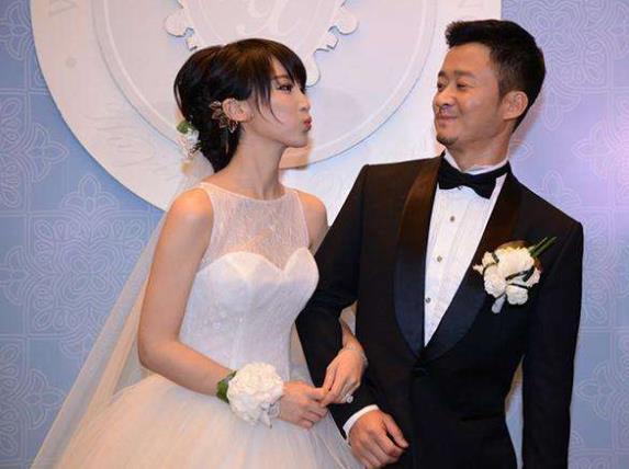 谢楠爆料吴京签字视频,揭秘影坛硬汉的低调签名  第2张