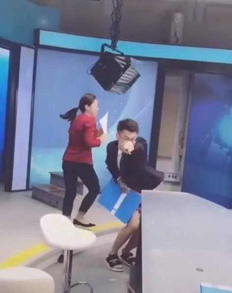 抖音爆料娱乐圈的主持人,抖音爆料背后的风云变幻  第3张