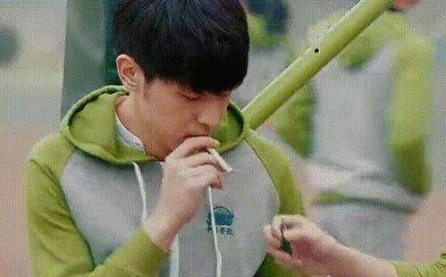 娱乐圈爆料抽烟的男明星