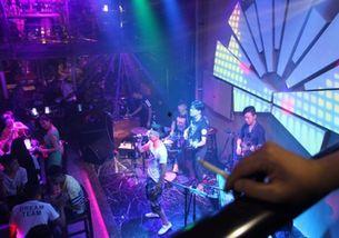 酒吧奇遇爆料视频大全,揭秘热门爆料视频背后的精彩瞬间