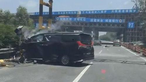 德阳车祸爆料新闻视频,视频揭露事故瞬间惨烈景象  第3张