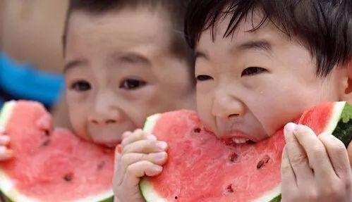 吃瓜群众免费吗,揭秘娱乐圈幕后真相 第3张 吃瓜群众免费吗,揭秘娱乐圈幕后真相 第3张